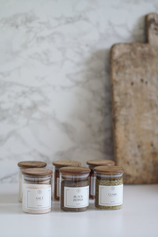 Round Glass Spice Jars With Labels - Airtight Acacia Wooden Lid