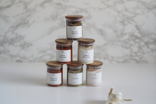 Round Glass Spice Jars With Labels - Airtight Acacia Wooden Lid