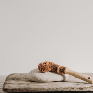 Long Wooden Brush With Curved Head - Buet