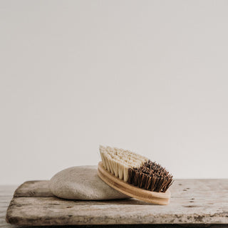 Large Wooden Brush With Flat Sisal Head - Flad